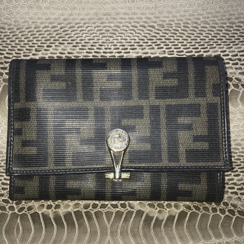 Fendi Black and Cream Textured Leather Clutch